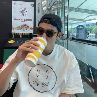 顶级正确版本 D05# Drew House 邓紫棋同款素描笑脸纯棉短袖T恤 情侣款- 区别市场普通货，高级定制定织原版巴黎棉，手感偏重磅厚实，表面比较顺滑细腻