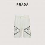 prada普拉达prd 字母印花短裤 印花采用日本进口珍珠浆先打底再印色再包边共用35道工艺完成 展现 Logo印花立体效果 成品耐水洗不脱浆 全手工缝制标 随
