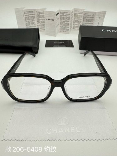 chanel 香奈儿眼镜框素颜框 配全套包装 货号：款206-5408 被权志龙带火的眼镜太适合素颜啦，实至名归断货王！今年这么流行必须安排上呀 可盐可甜温柔小