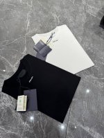 prada 经典小字春夏新品T恤！字母刺绣设计！订制 液氨棉面料，上身舒适有型！ 颜色：黑色 白色 尺码：M-3Xl
