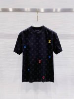 lv 2025早春新款男女同款短袖T恤，！定制专属纯棉面料，定制原版工艺螺纹，胸前重工字母Logo工艺设计！简约大方，从容百搭，档次极高，完美融入时尚还有风情感