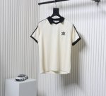 Adidas 阿迪达斯三叶草刺绣标高颜值拼接V领短袖T恤 工艺说明：采用16支单纱水洗后240克重100%定织定染纯棉面料 定织十字拉架罗纹 印花采用白墨直喷工