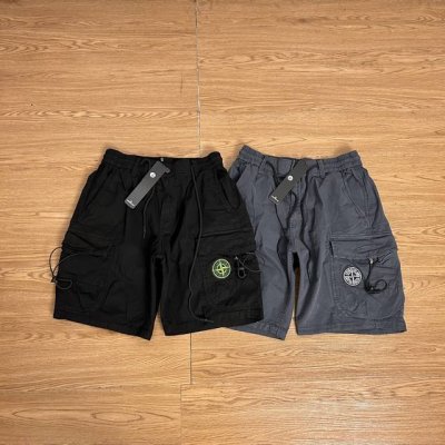 stone Island 石头岛工装口袋勋章刺绣短裤 甄选品质 实拍可见 面料采用高品质正品纯棉工装面料 清凉面料 面料上身舒服 当季必备 版型超正 拒绝臃肿