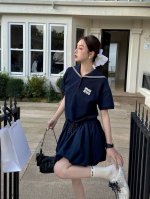 上新 miumiu 缪缪 2025Ss春夏新款海军风小翻领连衣裙 花苞裙版型 可爱俏皮有活力 超薄珠地棉保持版型的同时又保证舒适度 现货秒发 颜色 蓝色 码数