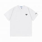 高版本 prada 普拉达 2025早春新款 定制310G双纱纯棉面料 泼墨三角形 定制金属三角章 男女同款 短袖T恤 颜色：白色 尺码：S-Xl