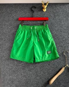 Dg* 新款速干休闲短裤 经典金属标 定制面料 透气舒适度高，细节无可挑剔，品牌元素设计理念，体现高品质。手感细腻柔软 呈现休闲裁剪，上身版型超赞！ 码数 M-