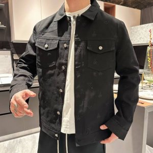 普拉达 顶级版本 2025早春新款水洗字母牛仔外套 闭眼入的一款 上身无敌百搭好看 原版开模定制Logo 牛仔水洗多次调整保证颜色饱和度无差 五金皮料都是开模定
