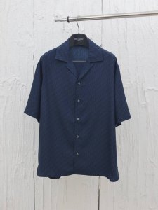 dio* 迪奥 桑蚕丝和棉质混纺提花面料 Obliaue提花套装短袖衬衫 这款来自二零二四沙滩装限定系列，突显经典的Oblique印花。采用绿色桑蚕丝和棉质混纺
