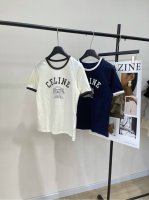 Ce撞色狮子印花短袖T 面料：全棉 颜色：米杏色、藏蓝色 Celin*2025新品上架 定制全棉棉材质 透气舒适 质感十足 常规T恤裁剪 凸显品牌格调 采用克重