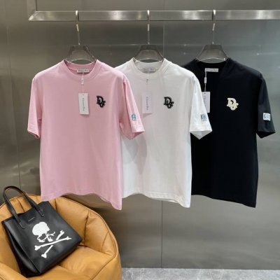 迪家 dior短袖 夏日简约奢华之选 简约大方 左胸处精致的品牌标识刺绣 低调又奢华 彰显着Dior的高级质感与精湛工艺 面料柔软亲肤 S-3Xl 隔天