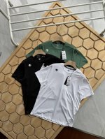 夏日热销爆款，专注运动训练的设计，新品Descente迪桑特跑步运动健身男士F360透气针织衫T恤短袖，天猫小黑盒同步在售，聚划算活动折扣价900，仅有三色:绿
