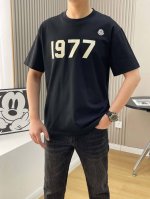 561# Moncler 蒙口 植绒立体浮雕压花字母凹凸圆领短袖T恤，男女同款！官网同步，专柜纯棉面料！贴肤舒适，耐看又好穿，经典简约Logo设计，原厂工艺一丝