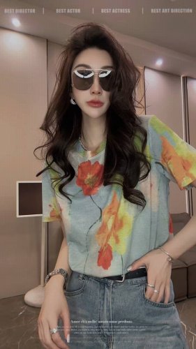 多巴胺花色晕染印花短袖T恤，身垂顺不易皱，宽松版型不挑人，独特印花图案时髦吸睛自带浪漫氛围 Smlxl