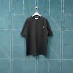 露露 Lulu 25Ss 皮革Logo小徽标短袖T恤 Lu043 轻奢主义 男女日常通勤穿搭必备单品 正确版本 随意对比 详细特征 260克 % 纯棉双纱汗布面