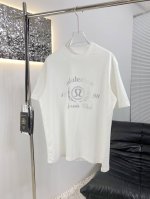 Lululemon露露乐蒙 2025新款T恤 爆款首选 采用高克重布料 洗完水260克 不缩水不变形 上身阔挺效果极佳 且舒适柔软质感十足 廊型版型穿着更为舒适