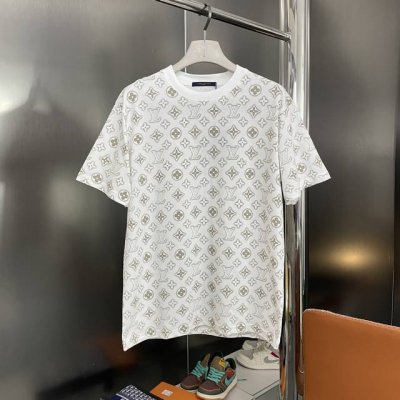 上新 纯原臻品 顶级原版复刻 Lv 路易威登2025Ss新款Logo满印字母短袖 T 恤 原版面料高版本高品质 网红明星同款 对色定染麻棉面料、水墨胶印花工艺、
