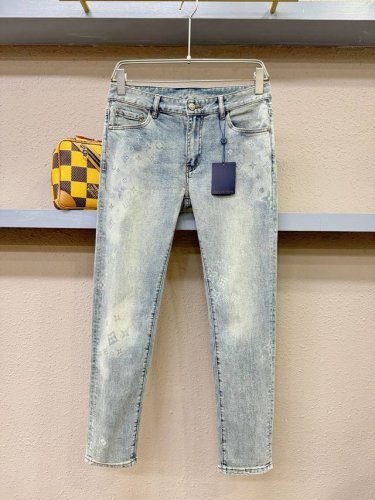P290 Lv路易威登 原单牛仔裤 2025新品，原版牛仔裤 原版重工打造，品牌经典Logo设计，三标齐全！原版五金辅料。专柜定制牛仔面料，完全对版专柜，欢迎专