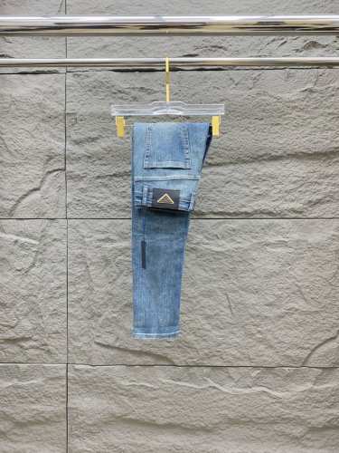 普拉达 新品 高端独家发售 25Ss四季款超燃炸街系列之最牛仔裤 独家隆重推出 原版定制高端品质面料 定制五金版型修身剪裁 面料带弹力 微弹上身舒适度超高 必爆