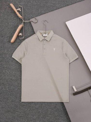 新款上架 Xd–8780 Ami 经典Logo刺绣翻领polo衫 简约大气细节感超满，采用高密度 珠地布制成100%棉质，面料洗水定型处理不变形，不缩水手感舒适