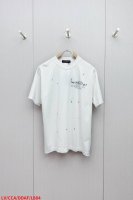 l884 Lv路易威登 字母Logo印花圆领T恤，大Logo标识精致升级，灵感源自八十年代复古刺绣，同缸染面料 手感非常舒服，时尚又个性 超级百搭好看的一款，男
