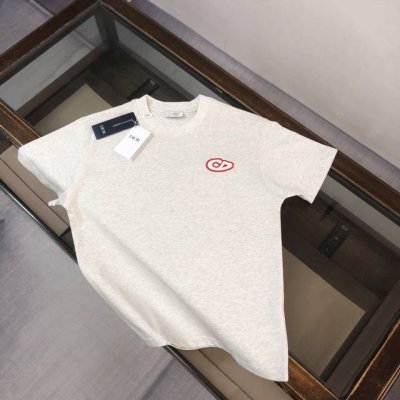 Dior 迪奥 2025春夏最新款男女同款休闲圆领套装，品牌最新设计元素！既不单调也不复杂，好处的展现品味！定制刺绣Logo点缀 舒适吸汗透气根本不在话下～ 面