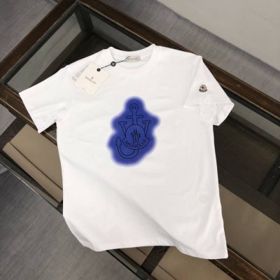 moncler 蒙口新款男士圆领短袖 情侣T恤 春夏新品 高品质 时尚百搭潮款 定制进口面料 数 穿着舒适 透气 时尚不失个性 上身休闲随性 帅气有型 彰显大牌