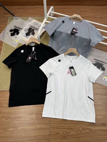 迪桑特Descente户外运动吸汗休闲薄款透气速干纯色简约时尚短袖T恤针织衫 男女同款 颜色：黑色 灰色 白色 尺码：Xl-5Xl 迪桑特Descente纯色短