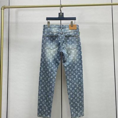 oc-778 Lv路易威登 牛仔裤 修身剪裁 面料带弹力 重洗水 颜色超正 后口袋钢印水印图案 颜色：图片色 码数：M-Xxl