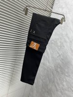 lv 原单牛仔裤 2025新品，原版牛仔裤 原版重工打造，品牌经典Logo设计，原版五金辅料。专柜定制牛仔面料，完全对版专柜，欢迎专柜试穿后再购买，好货不怕比。