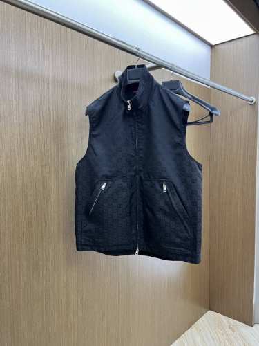 guc 2570春夏官网新款男士连帽马甲外套 高定专柜面料 透气舒适度高，细节无可挑剔，品牌元素设计理念，做工考究工艺复杂，专业代购级体现高品质。Lz手感细腻柔