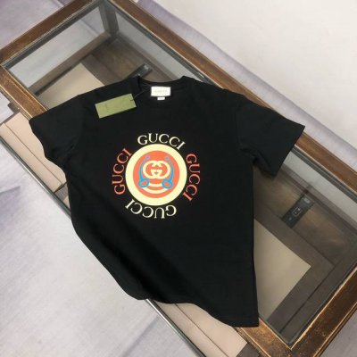 Agucci 古驰 2025春夏最新款短袖T恤，男女同款定制专属纯棉面料，定制原版工艺螺纹，胸前印花图案设计！简约大方，从容百搭，档次极高，完美融入时尚还有风情