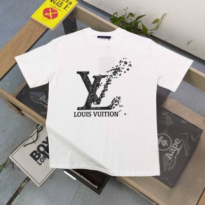 款号 Xd6663 高版本 2025新款Louis Vuitton路易威登Lv标志溶解图案Logo字母印花休闲情侣短袖T恤 独一无二的活性环保面料染色 32支双