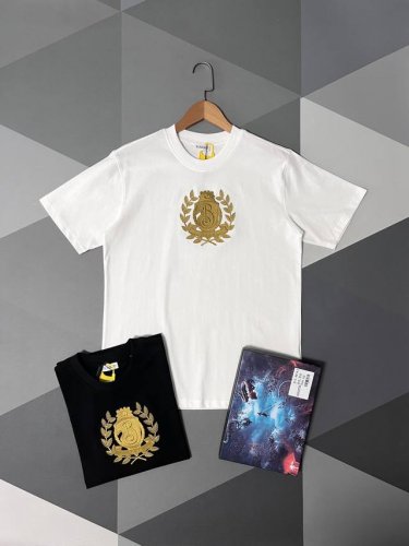盒装短袖 2025Ss春夏Burberry 巴宝莉麦穗徽标短袖T，码数Xs-L 略同于平常M-2Xl ，男女同款，宽松版型，可参考文末尺码表，不用刻意加号。 经