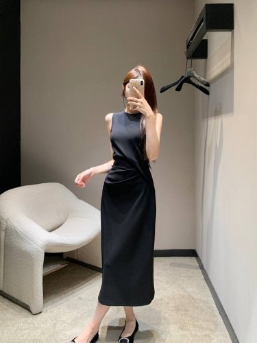 25Ss夏季新款 腰间抽褶无袖背心裙丨独家高版出品！颜值与舒适度兼具！修身的版型上身完美展现优美的曲线版型真的巨显身材！人间芭比也不过如此！定制面料质感超级赞现