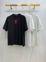 Lv2025Ss新款经典圆领短袖，时尚百搭经典元素打造精致工艺专柜面料，顶级元素融合打造，经典短袖3标齐全，潮男时尚，无论是上身舒适度还是都是无可比拟的存在，男