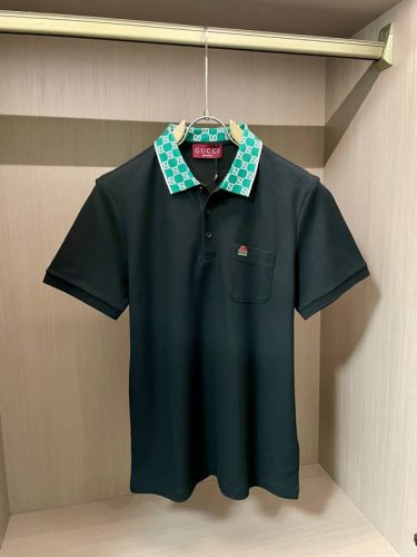 gucc 2025春夏 官网同步 熟男 轻熟男 最爱款式 经典大气百搭商务休闲Polo领T恤 采用进口双丝光珠地棉面料 舒适透气 质感细腻 超柔软亲肤触感！翻领