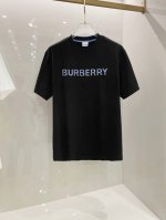 巴宝莉 2025早春新款男女同款短袖T恤，！定制专属纯棉面料，定制原版工艺螺纹，胸前重工字母Logo工艺设计！简约大方，从容百搭，档次极高，完美融入时尚还有风情