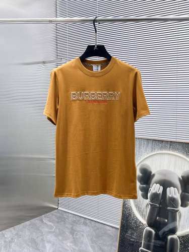 巴宝莉 Burberry 2025Ss新款 半袖 体恤 短袖 圆领T恤，高端版本！专柜定制面料 透气舒适度高，细节无可挑剔，品牌元素设计理念，体现高品质。手感细