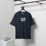dior 迪奥 24Ss 1947刺绣短袖 260克紧密平纹双纱大白面料，配套1*1罗纹胸前1947标志刺绣采用进口机字母立体绣，字母清晰且线条感，刺绣效果非常