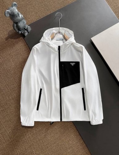 pins Prada 经典款机能休闲外套拉链防水设计、普拉达防晒面料和谐又时尚没有违和感、亚太地区订单台湾外贸公司原单货产地意大利、材质精致细腻似乎是普拉达专利