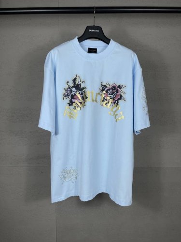 实拍图 顶级版本.官网品质 Balenci*Ga 25新款 正面以Tacky Tattoo艺术作品直喷印花 右袖图案印花 前后烫钻 成衣磨烂做旧短袖T恤# ss