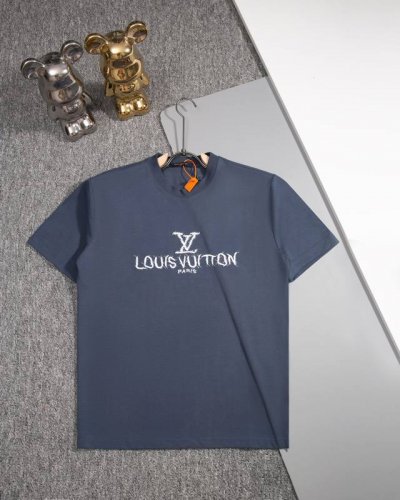 Louisvuitton路易威登圆领短袖T恤 简约Lv字母Logo刺绣标识 官方同步 高版本 高品质 时尚个性 百搭潮流 纯原品质 原版面料 吊牌 领标 水洗麦