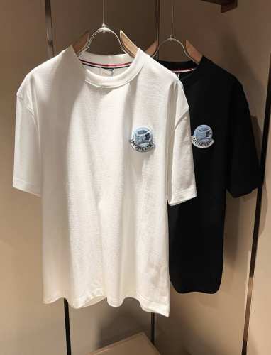 Moncler蒙家 2025春夏最新男女同款贸易订单短袖T恤，全品相！！网红款！采用Logo图案植绒刺绣设计！上身舒适透气，不僵硬，整体有着丰富的立体感，品质出