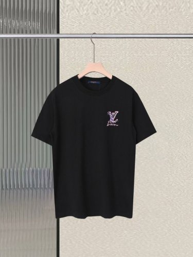 louis Vuitton 路易威登，2025Ss春夏限定款Lv驴家手绘前后印花 百搭圆领短袖T恤男女同款 高品质 精梳棉洗水处理 高克重 手感好 此款T前后图