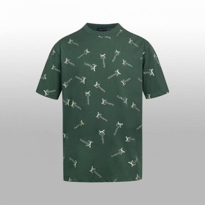 高版本 1V 春夏新款短袖T-Shirt 欧洲数码直喷技术 260克高克重棉感面料 挺括有型 图案清晰如手绘 满身Logo 无性别穿搭 情侣闺蜜可同款演绎 单穿