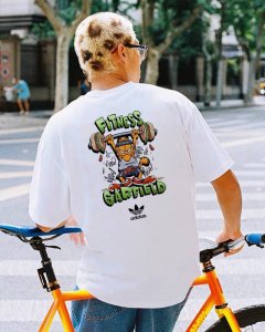 260G重磅纯棉 Adidas 三叶草 加菲猫联名 举哑铃 卡通动漫 短袖T恤 男女同款 半袖 情侣款 面料工艺： 1.260G重磅纯棉，100%棉，恰到好处的