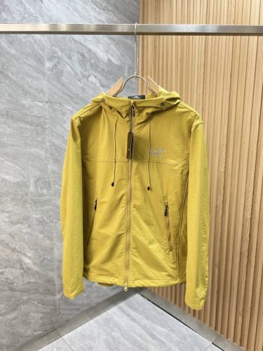 arc 始祖鸟 2025春夏新品 三标齐全 冲锋衣薄款夹克外套 翻晒服 好货不用过多介绍 看细节 专柜码数：M-Xxxl 175 140上身L