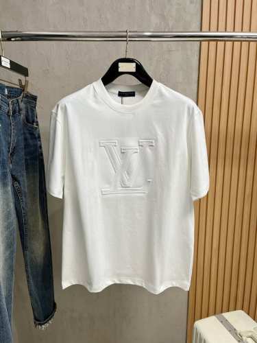 sslv纯棉最新面料经典标识图案Logo时尚简约潮流短袖，最顶级的品质专柜原单短袖，顶级制作工艺进口面料，专柜款独特设计，采用进口高端订制面料。官网在售！面料版