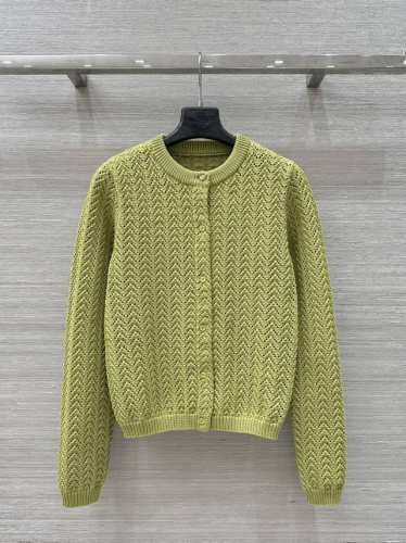 原单品质，独家首发 Gu* 25春夏新品，镂空设计针织开衫，定制Yb羊绒纱线织造 柔软舒适 洋气显瘦 圆领开衫剪裁 大身以波浪羽翎镂空钩花满铺 增添时尚浪漫气息
