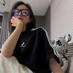 新款 款号: W222# We11Done Track 三条杠 宽松圆领短袖T恤男女情侣款 面料：原版定制300G精梳棉 工艺：领口到袖口采用织带工艺，两侧无缝